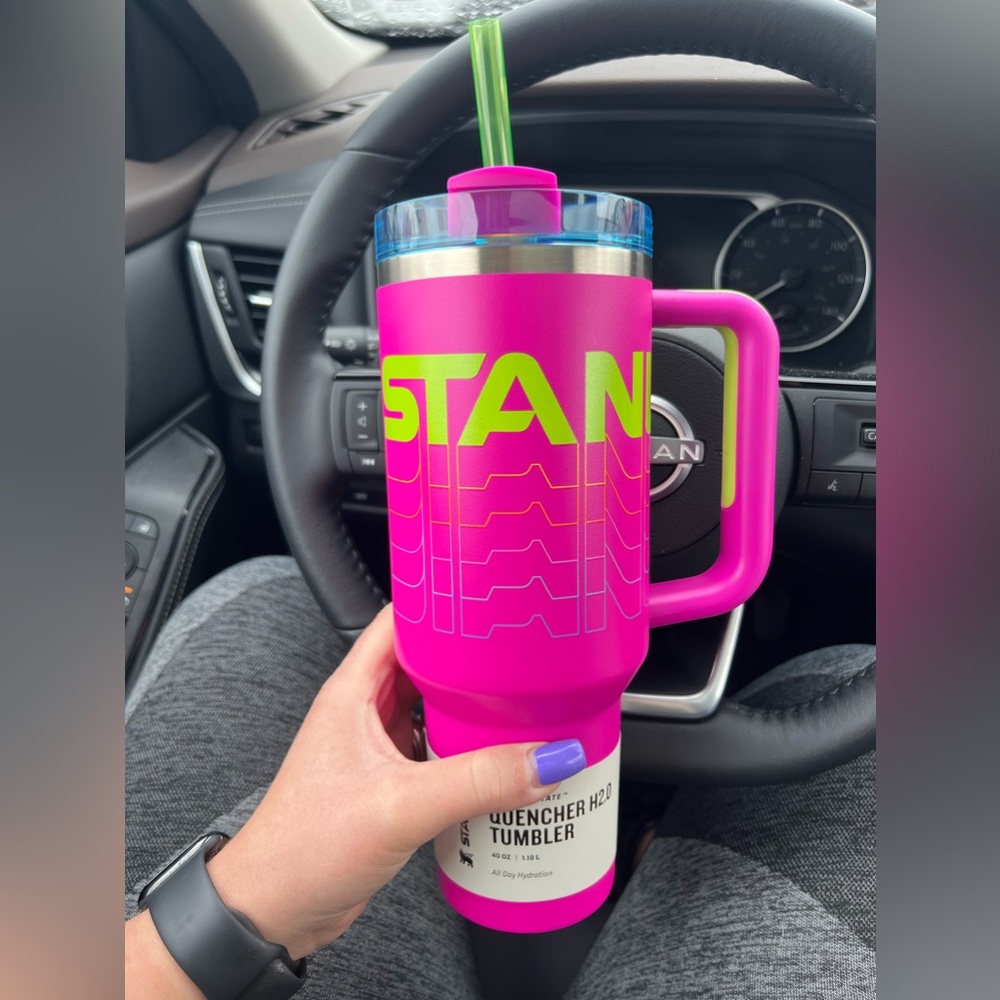 BNWT 40oz Stanley Tumbler Vivid Violet